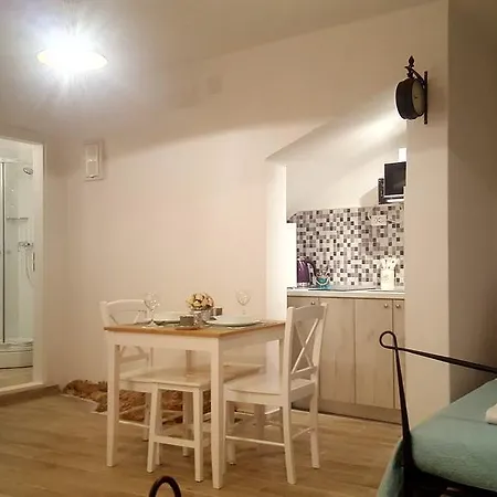 Romance 아파트 스플리트