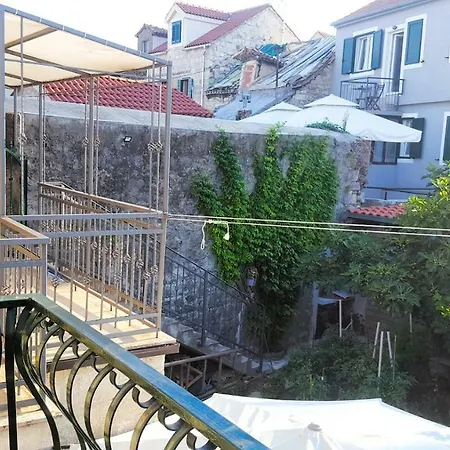 Romance Apartment Split